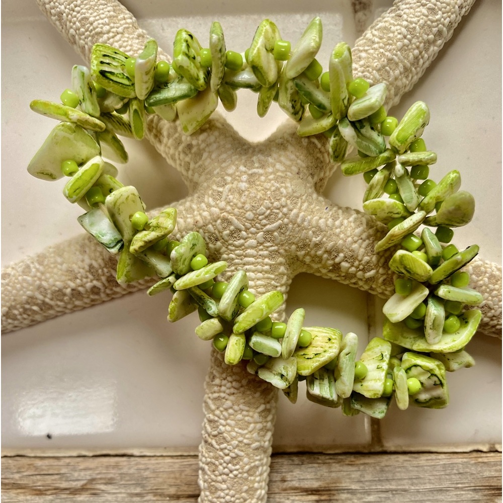Stretchy seashell bracelet